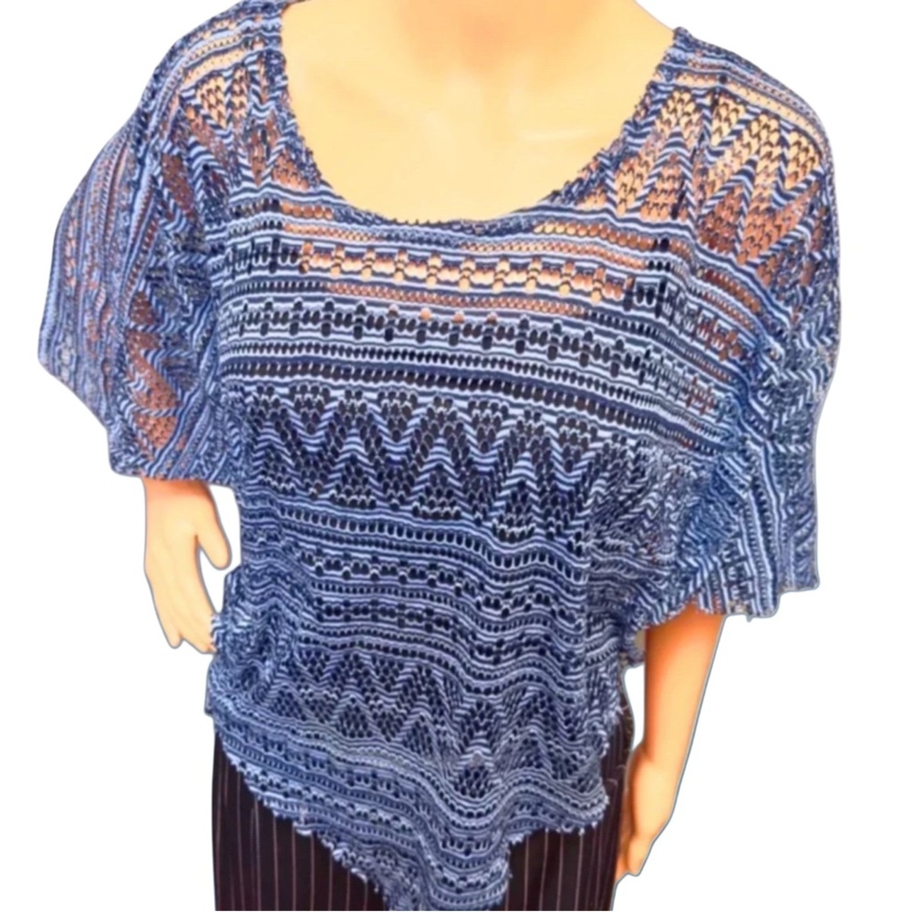 Energé Beautiful Blue Intricate Crocheted Lace Knit V-Shape Shawl Cover Top Sz S